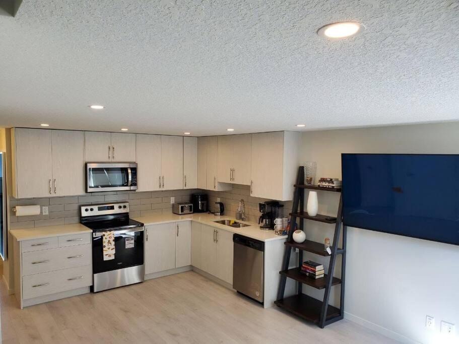 Apartamento Cozy Rockland Park Unit+Parking YYC Exterior foto