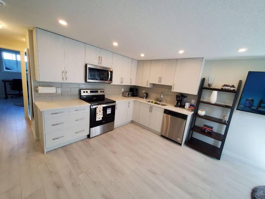 Apartamento Cozy Rockland Park Unit+Parking YYC Exterior foto