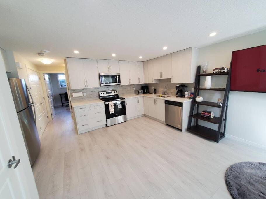 Apartamento Cozy Rockland Park Unit+Parking YYC Exterior foto