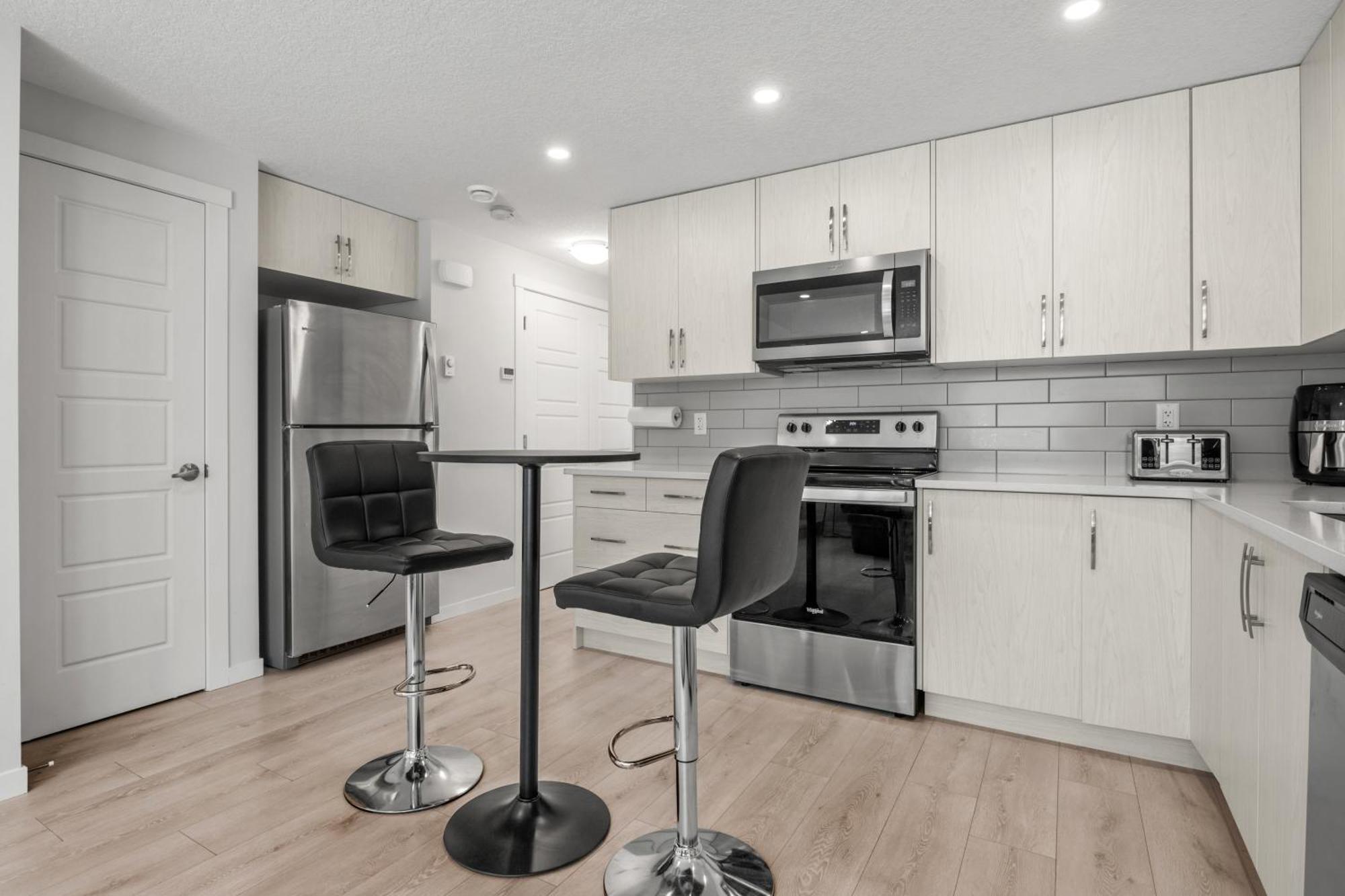 Apartamento Cozy Rockland Park Unit+Parking YYC Exterior foto